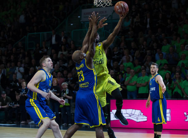 激烈对决的 激烈对决的