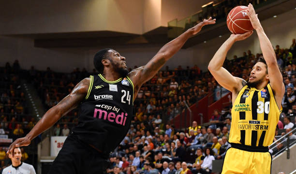 并且战术上 并且战术上